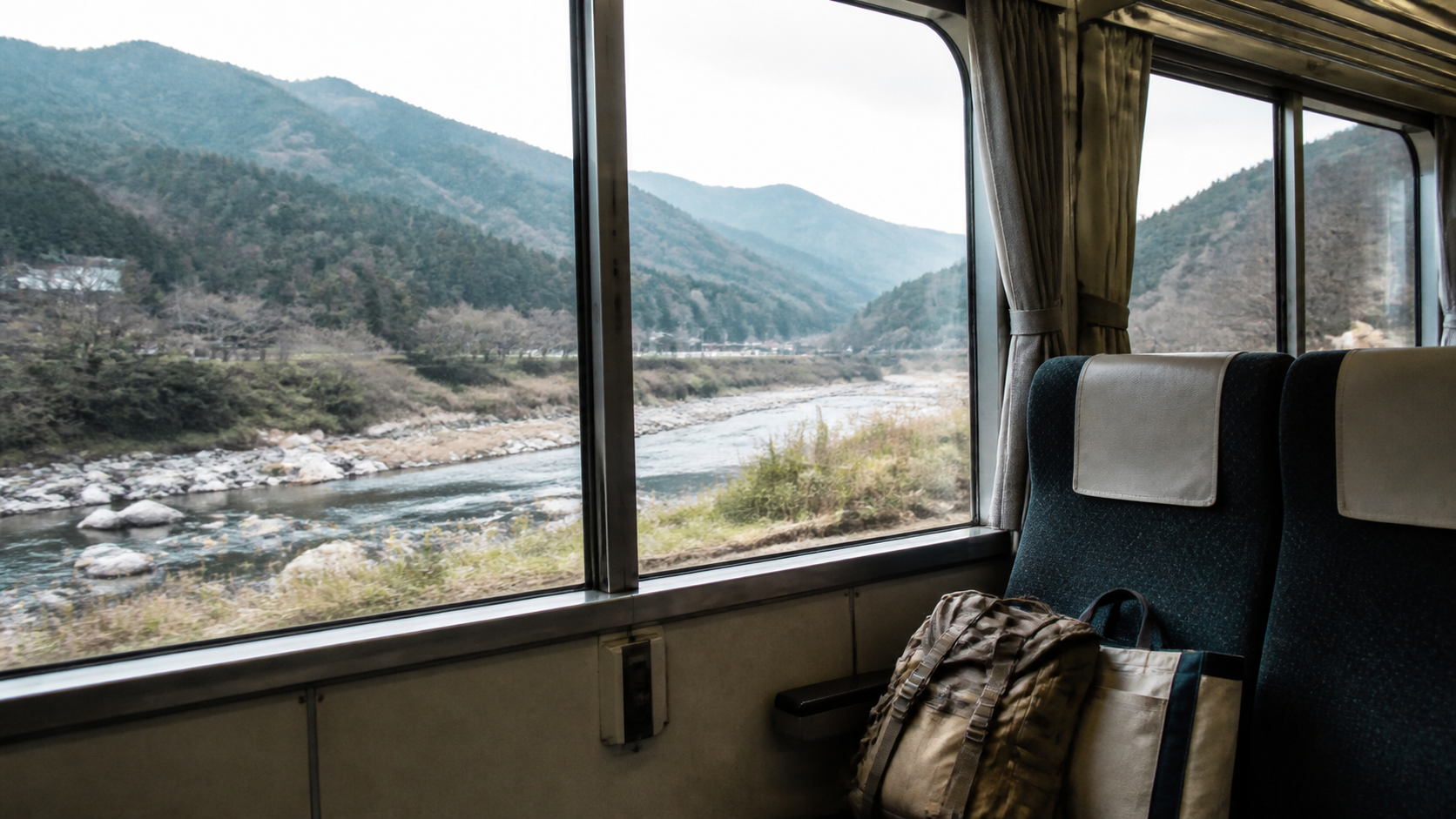 山あいの車窓を楽しみながら列車を乗り継いで高知へ向かう旅のイメージ